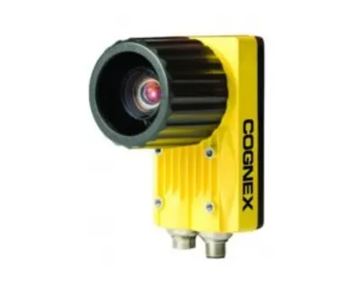 En gul og svart COGNEX industriell visjonssensor på en hvit bakgrunn.