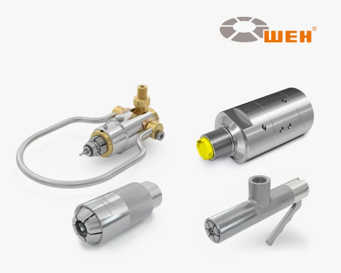 Vier metallische WEH Schnelladapter und Kupplungen in unterschiedlichen Bauformen, zylindrisch und T-förmig, aus Edelstahl und Messing mit Anschlussgewinden, Spannbacken und Hebel, auf weißem Hintergrund angeordnet.