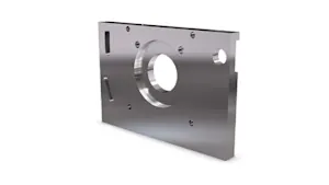 Une pièce spéciale en métal (plaque de base), créée par usinage CNC