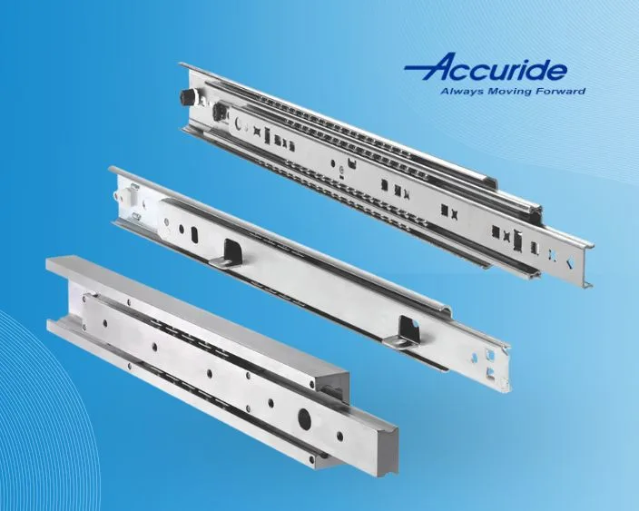 Drei metallisch graue Teleskopschienen freigestellt auf blauem Verlaufshintergrund, blaues Accuride Logo im rechten oberen Eck