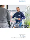 Bossard TechDay Flyer mit Beratungsszene: Experte zeigt einem Besucher ein Bauteil, darunter der Claim „Unser Know-how kommt zu Ihnen“.
