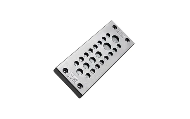 Eine Jacob KADP Kabeldurchführungsplatte wird verwendet, um Kabel in Gehäusen, Maschinen und Schaltschänken einzuführen und abzudichten.