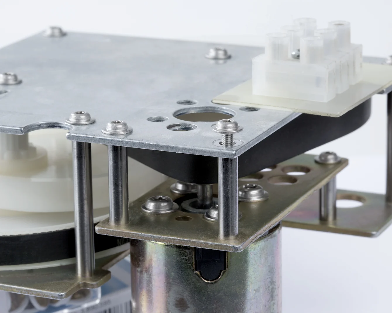 Application example of a Bossard ecosyn fix screw with integrated spring washer