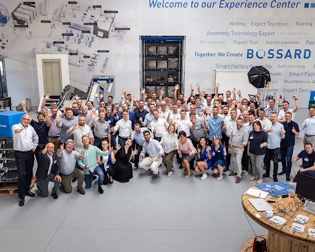 Bossard-teammedlemmer på Experience Center.