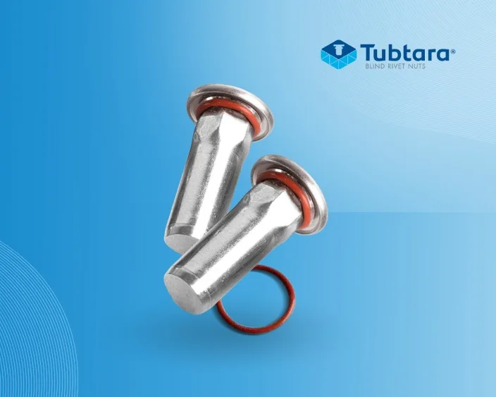 Zwei Tubtara Blindnietmuttern mit Dichtungsringen auf blauem Hintergrund und Tubtara Firmenlogo.