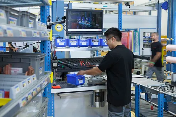 En detaljeret visning af arbejdsstationen udstyret med SmartBins.