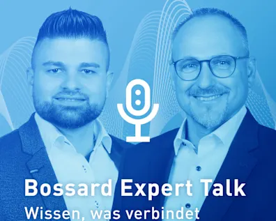 Jan Oelmaier und Matthias Kreuter stehen nebeneinander vor blauem Hintergrund mit grafischen Linien und einem Mikrofon-Symbol. Oben rechts ist das Bossard Logo zu sehen. Schriftzug Bossard Expert Talk in der Bildmitte