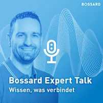 Portrait von Benjamin Braunwart auf blauem Verlaufshintergrund, weißes Mikrofonicon zentriert in Bildmitte, weißer Schriftzug Bossard Expert Talk
