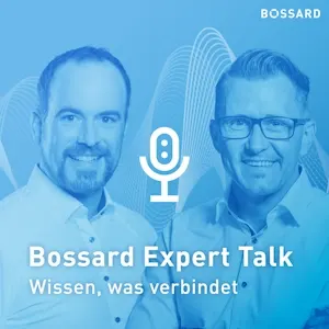 Portrait of Dirk Ockel and Alexander Dobler against a blue soundwave background and a microphone icon.