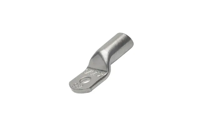 Närbild av en Klauke kabelsko för anslutning av kablar i elektriska anslutningar på vit bakgrund.