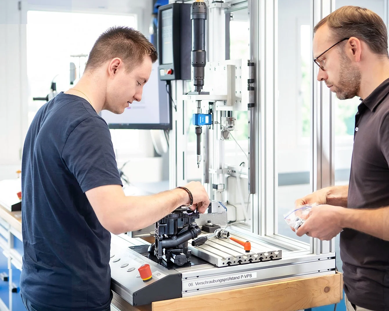 Two engineers are working on a test setup for a torque analysis, directly at test bench