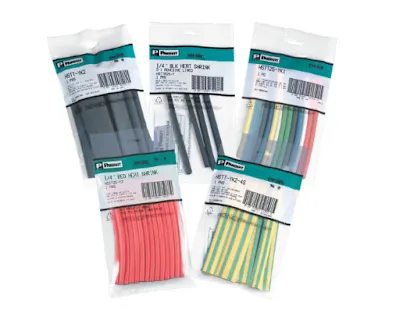 Cinq paquets différents de tubes thermorétractables Panduit de différentes couleurs et tailles sur fond blanc