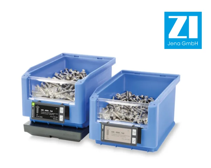 Zwei blaue SmartBin-Behälter mit Verbindungselementen und dem ZI-Jena-Logo.