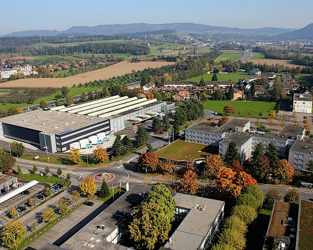 Bossard Firmengebäude in Zug, Schweiz im Herbst