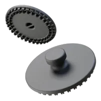 Zwei Multi-Material-Welding-Fügeteile aus Plastik auf weißem Hintergrund