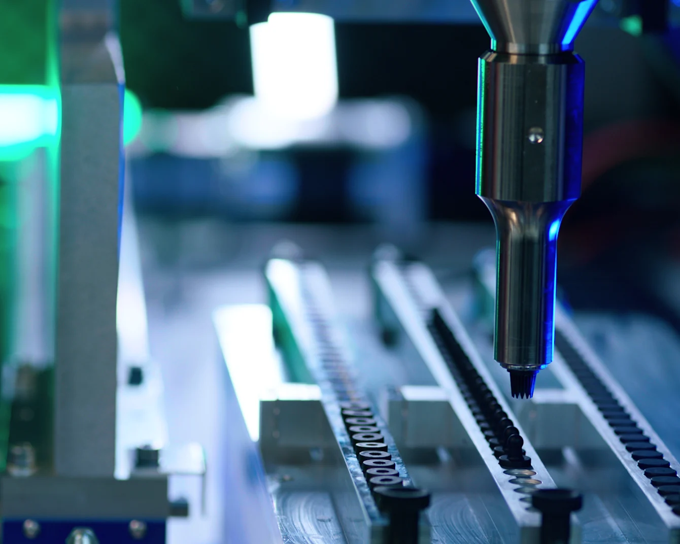 Le processus de soudage par ultrasons pour un assemblage rapide et fiable de matériaux composites et légers.