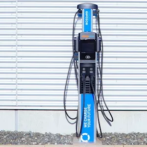 Bossard-Ladestation für Elektrofahrzeuge mit Branding