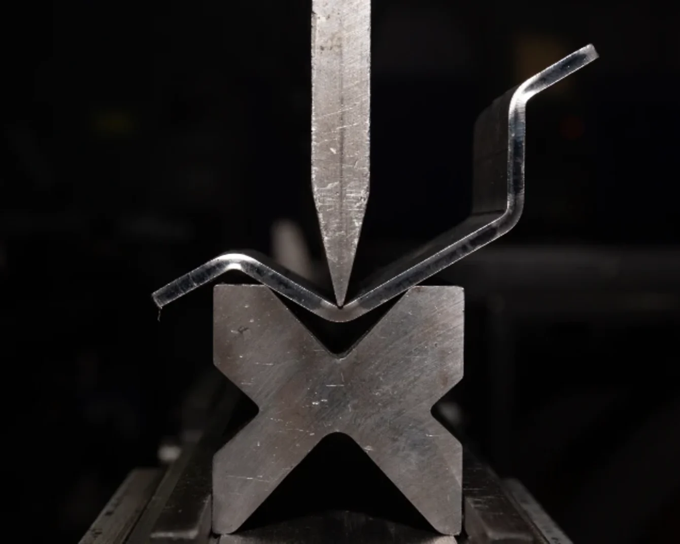 bukning af metalemne