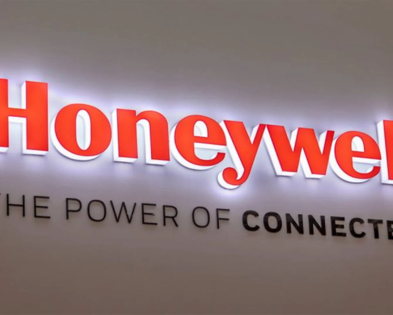 luminous logo on the wall "Honeywell The Power of Connected"