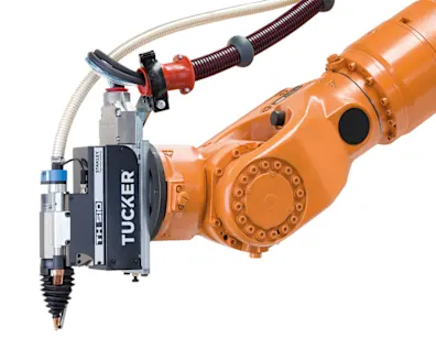 Nahaufnahme eines Tucker-Schweißroboters mit angeschlossenem Schweißkopf