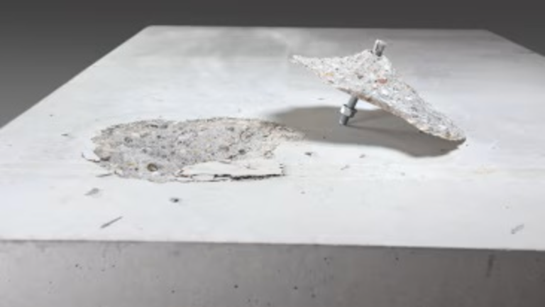 Rupture d'un ancrage dans un bloc de béton