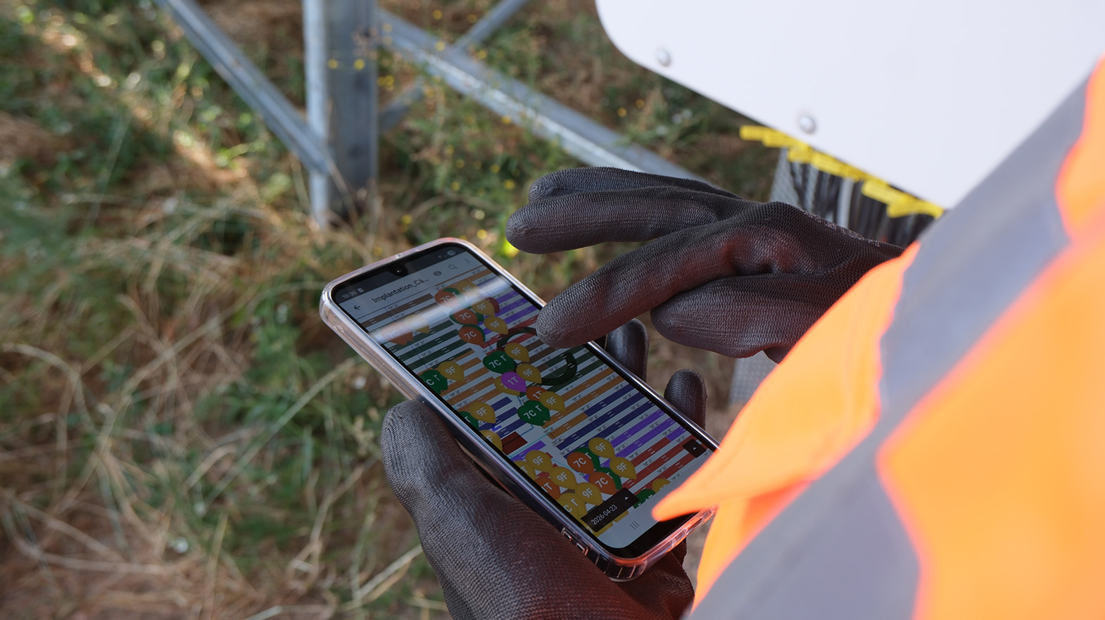 SIREOS, constructeur de centrales photovoltaïques basé dans l'Hérault, a remplacé son suivi qualité papier par Fieldwire pour centraliser les contrôles, les observations terrain et la documentation de projet.