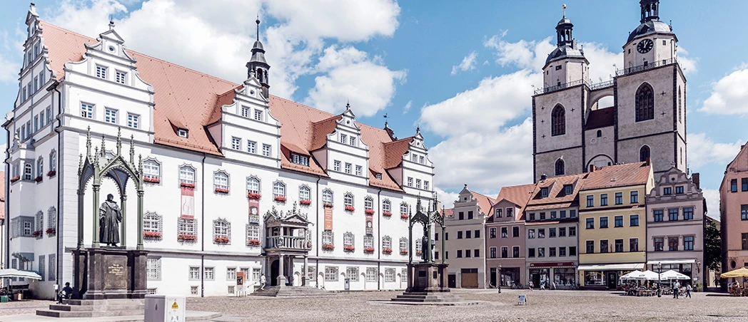 Marktplatz und historisches Rathaus von Wittenberg