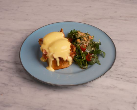 Egg Benedict (bacon)