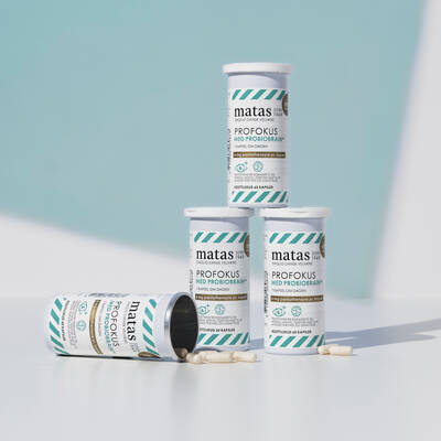 Her ses en grønlig og hvid baggrund med fire ProFokus produkter i samme farver.