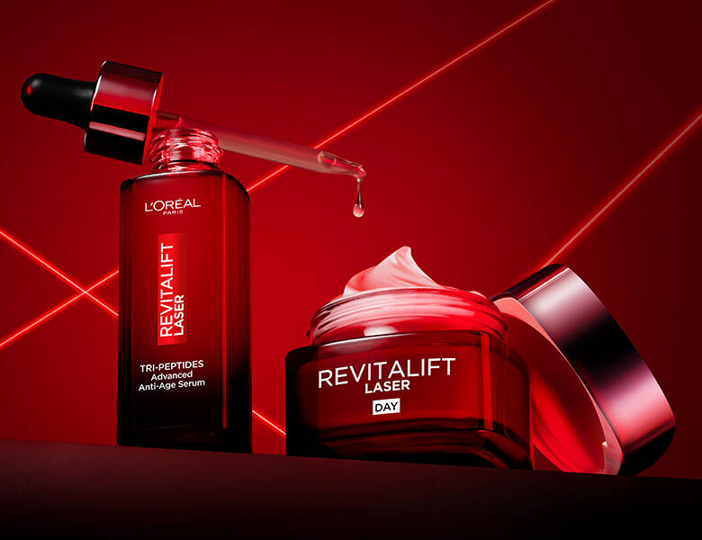 Her ses to røde L'Oréal Paris produkter på en rød baggrund.