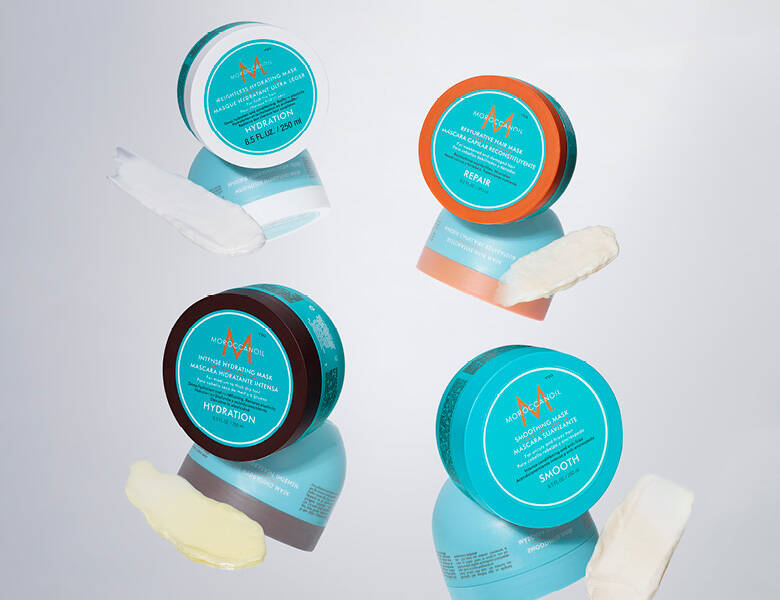 Her ses en grå baggrund med fire forskellige hårmasker fra MoroccanOil .