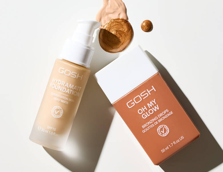 Her ses to Gosh produkter i forskellige farver. De ligger på en hvid baggrund.