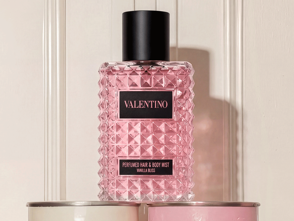 Her ses en GIF med tre Valentino Body Mist