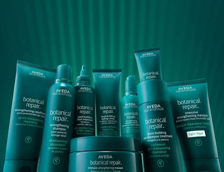 En serie af blå Avedaprodukter mod en grøn baggrund