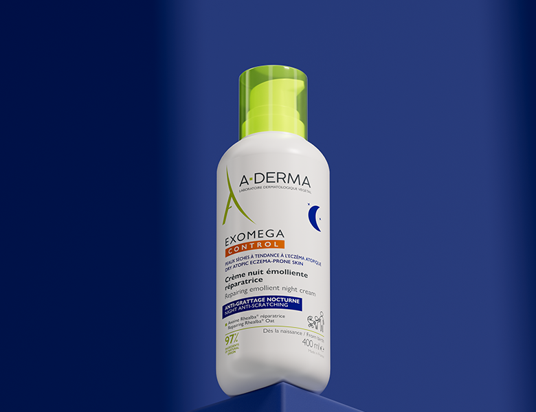 Her ses en A-DERMA Exomega Control kropspleje i gul emballage med pumpe på en lys baggrund.