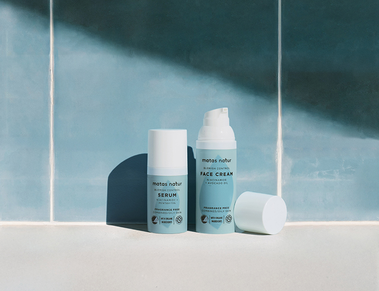 Her ses blå-grønne produkter fra Matas Natur blemish control