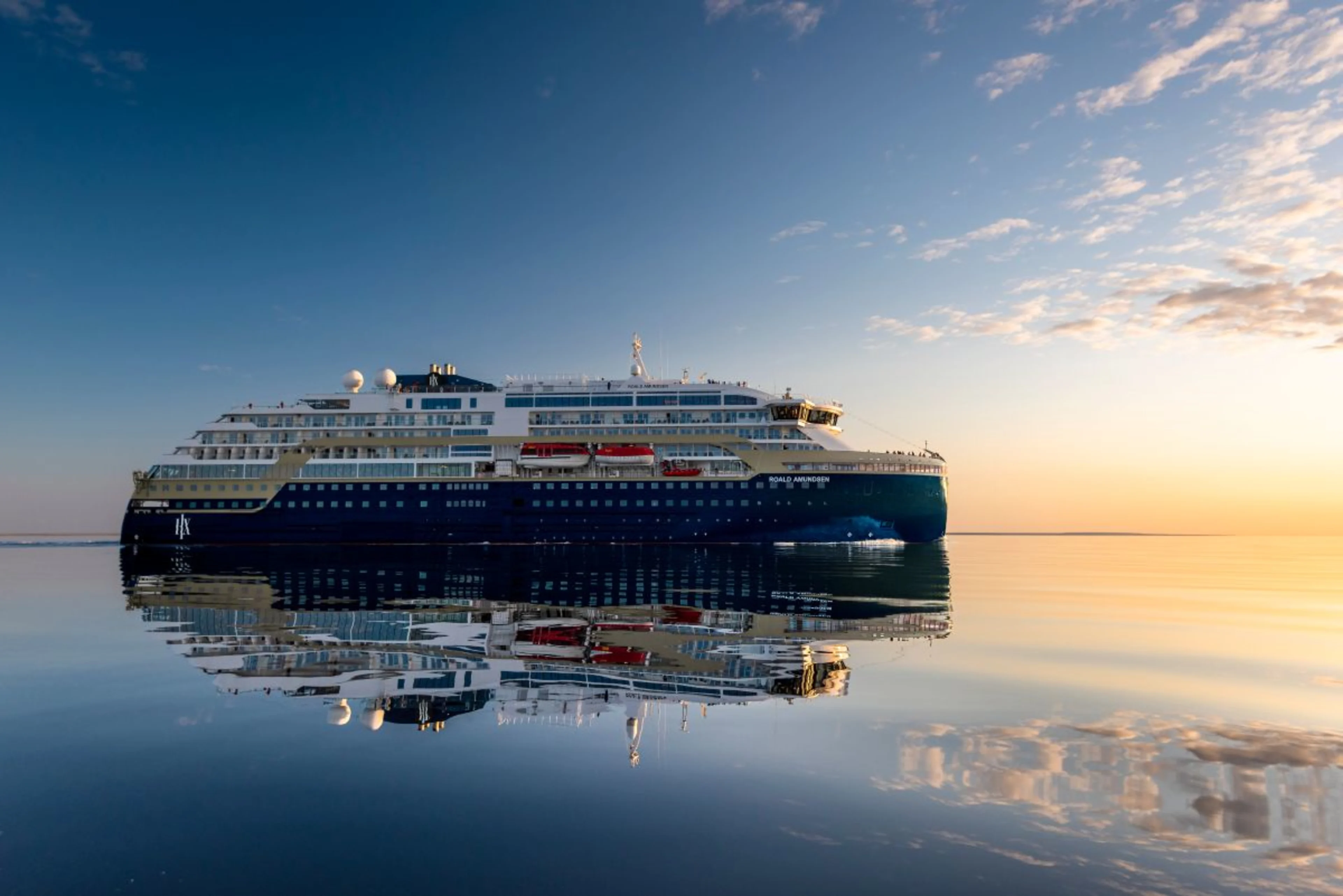 MS Roald Amundsen Canada HX 29333 Photo Karsten Bidstrup BLUE-HULL EDIT RGB