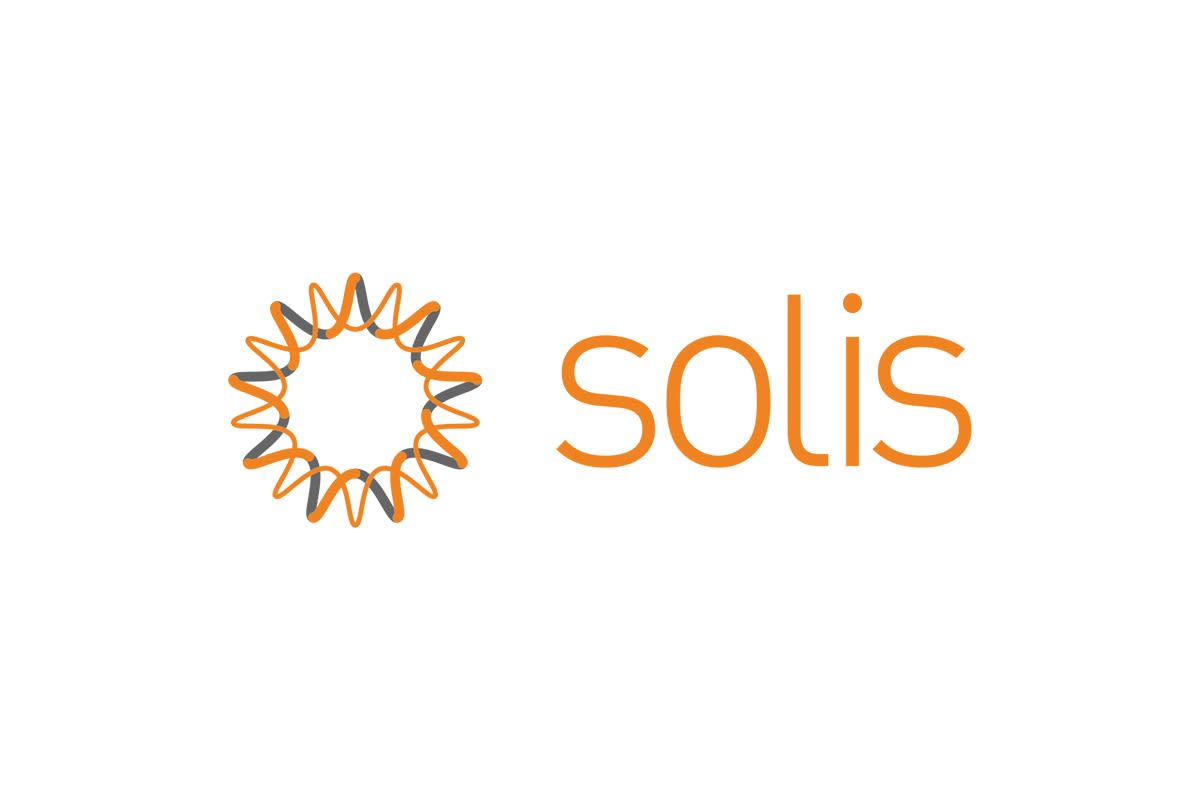 Een oranje, gestileerd zonlogo met zigzagstralen, gevolgd door het woord „solis” in kleine oranje letters. Het ontwerp straalt energie en warmte uit.