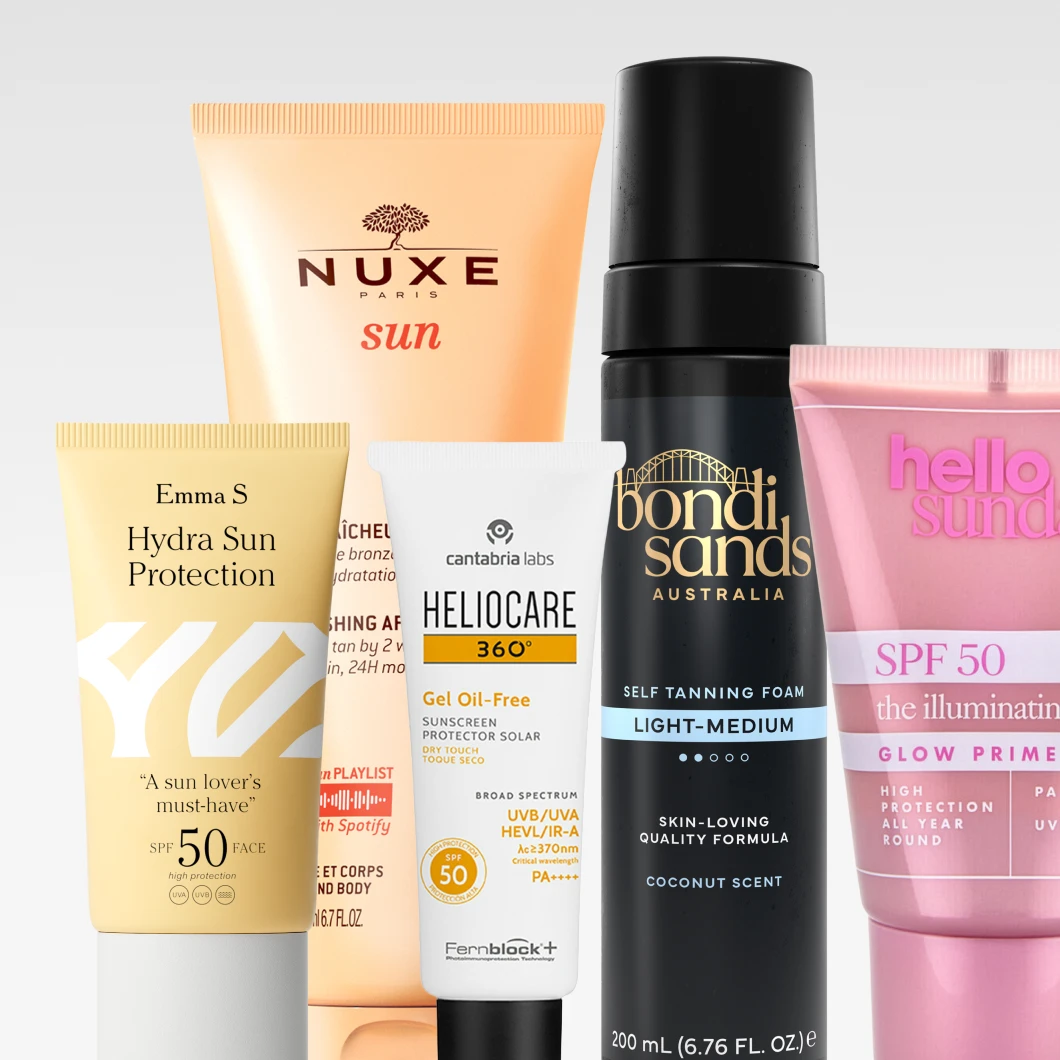 Fem sol- och brun utan sol-produkter mot ljusgrå bakgrund: Emma S Hydra Sun Protection SPF 50 Face, NUXE Sun, Heliocare 360° Gel Oil-Free SPF 50, Bondi Sands Self Tanning Foam Light-Medium och Hello Sunday SPF 30 Body Lotion. Synlig text inkluderar “Hydra Sun Protection”, “SPF 50”, “HELIOCARE 360°”, “Gel Oil-Free”, “SELF TANNING FOAM LIGHT-MEDIUM”, “hello sunday” och “SPF 30”.