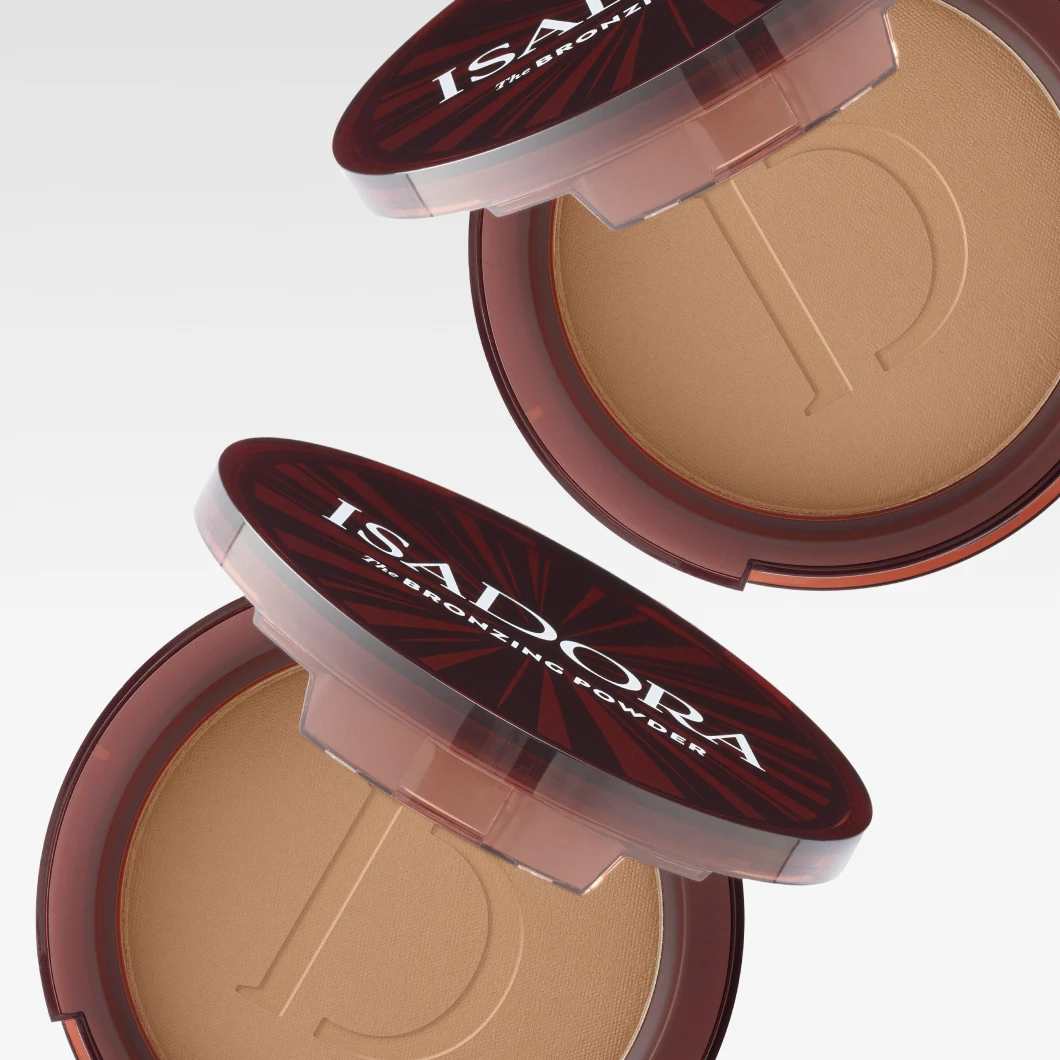 Bilde som viser to bronsepudder fra IsaDora. Bakgrunnen er hvit.