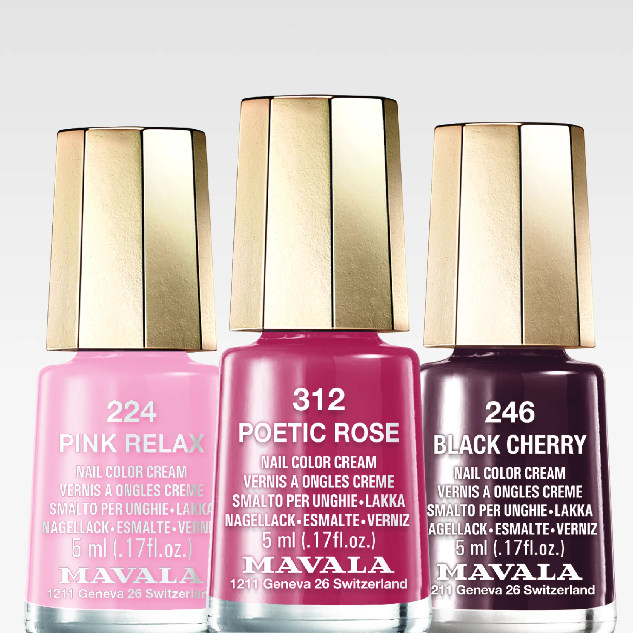 Tre neglelakker fra Mavala med gullfargede korker i nyanser av rosa og mørkerød. På flaskene vises tekstene “224 PINK RELAX”, “312 POETIC ROSE” og “246 BLACK CHERRY”, samt “NAIL COLOR CREAM” og merket “MAVALA”.