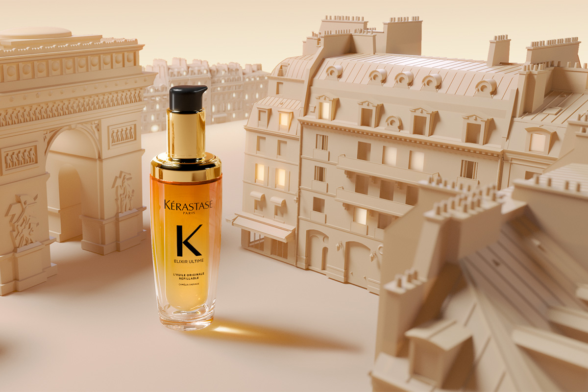 En flaska Kérastase Elixir Ultime placerad framför en stiliserad bakgrund av Paris. Bakgrunden inkluderar Triumfbågen och klassiska parisiska byggnader, allt i beige nyanser.