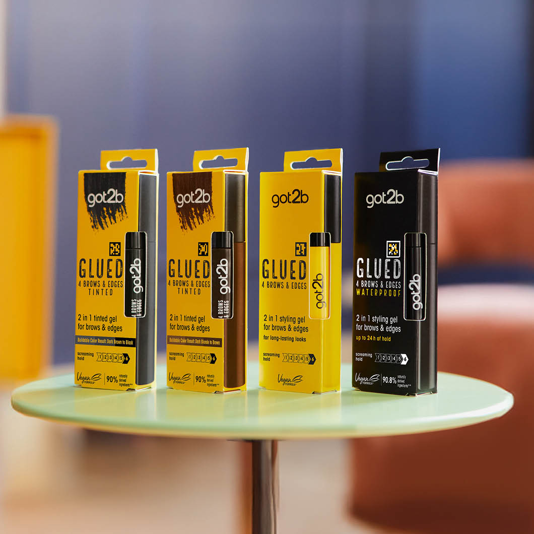 Neljä pakkausta got2b Glued -geeliä kulmakarvoille ja hiusrajoille. Kolme pakkausta ovat värillisiä (musta, ruskea), ja yksi on vedenkestävä.