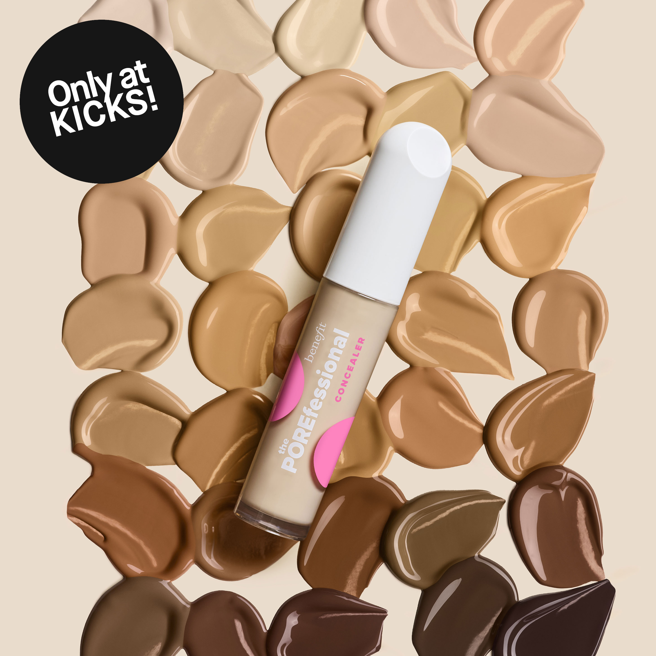 Benefit The Porefessional Concealer omgitt av concealerswatches i ulike nyanser. Bildet inneholder teksten «Only at KICKS!».
