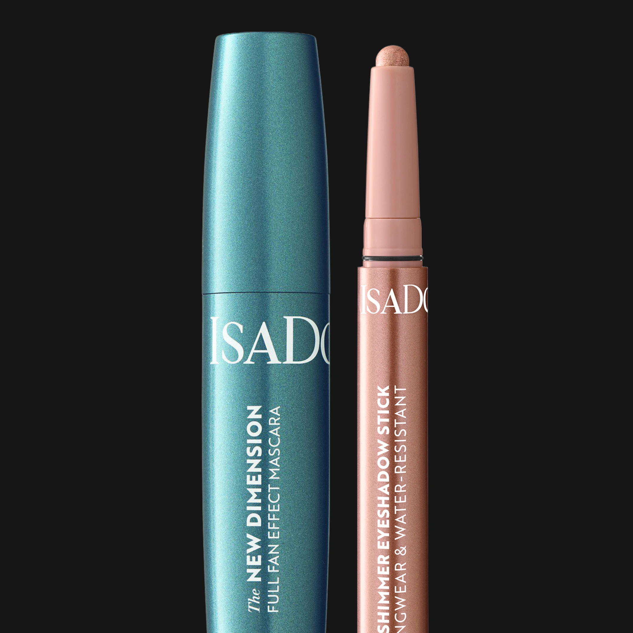 IsaDora The New Dimension Full Fan Effect Mascara og IsaDora Shimmer Eyeshadow Stick Longwear & Water-Resistant mot svart bakgrunn. På produktene vises tekstene «ISADORA», «The New Dimension Full Fan Effect Mascara» og «SHIMMER EYESHADOW STICK LONGWEAR & WATER-RESISTANT».