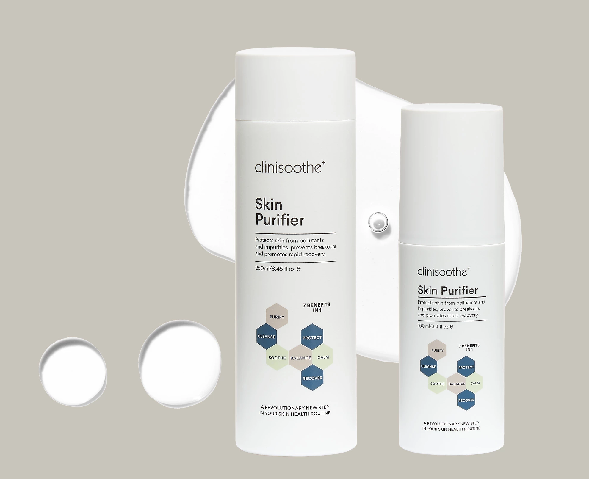 Kaksi pulloa tuotetta ”Clinisoothe Skin Purifier”. Pullot ovat valkoisia ja niissä on tekstiä ja graafisia elementtejä.