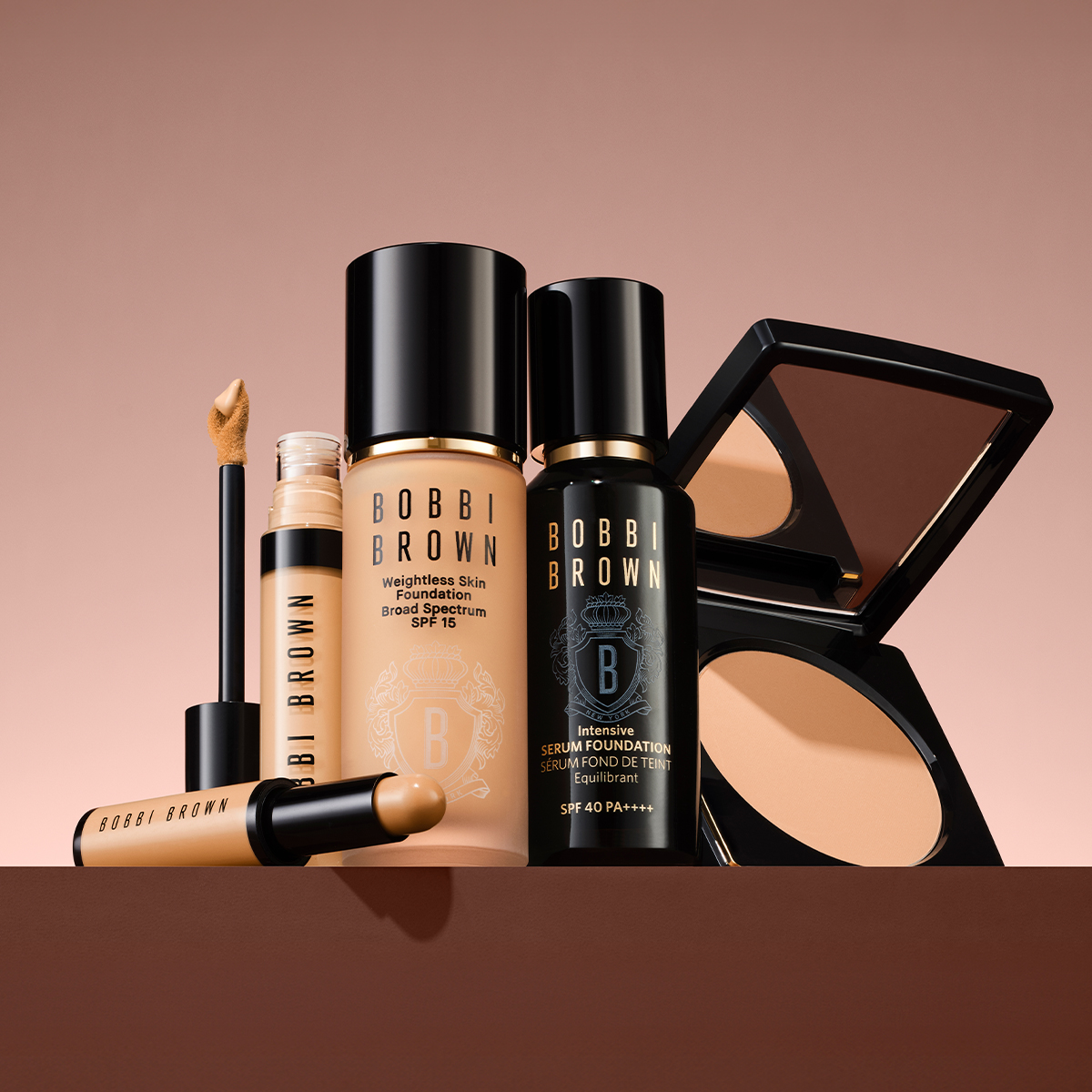 Bobbi Brown -meikkituotteet: Painoton ihon meikkivoide SPF 15, intensiivinen seerumimeikkivoide SPF 40, peitevoide ja puuteri.