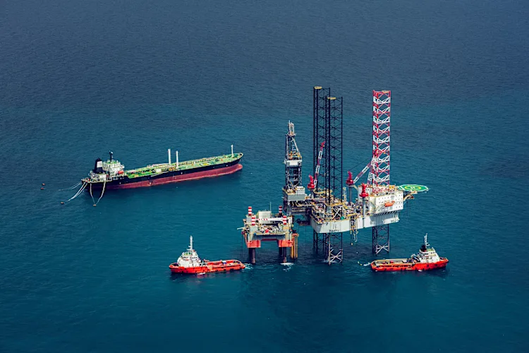 Offshore oil rig drilling platform - Gulf of Thailand