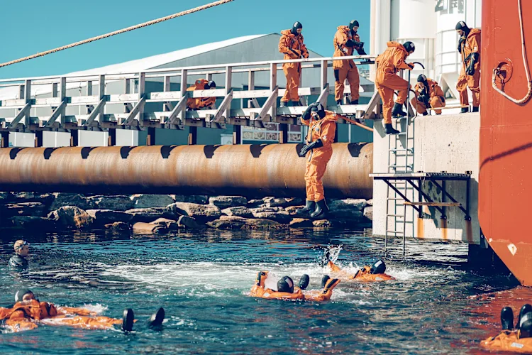 Sea Survival - Jump into Sea