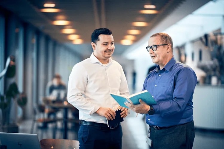 colleagues-brief-in-office-min